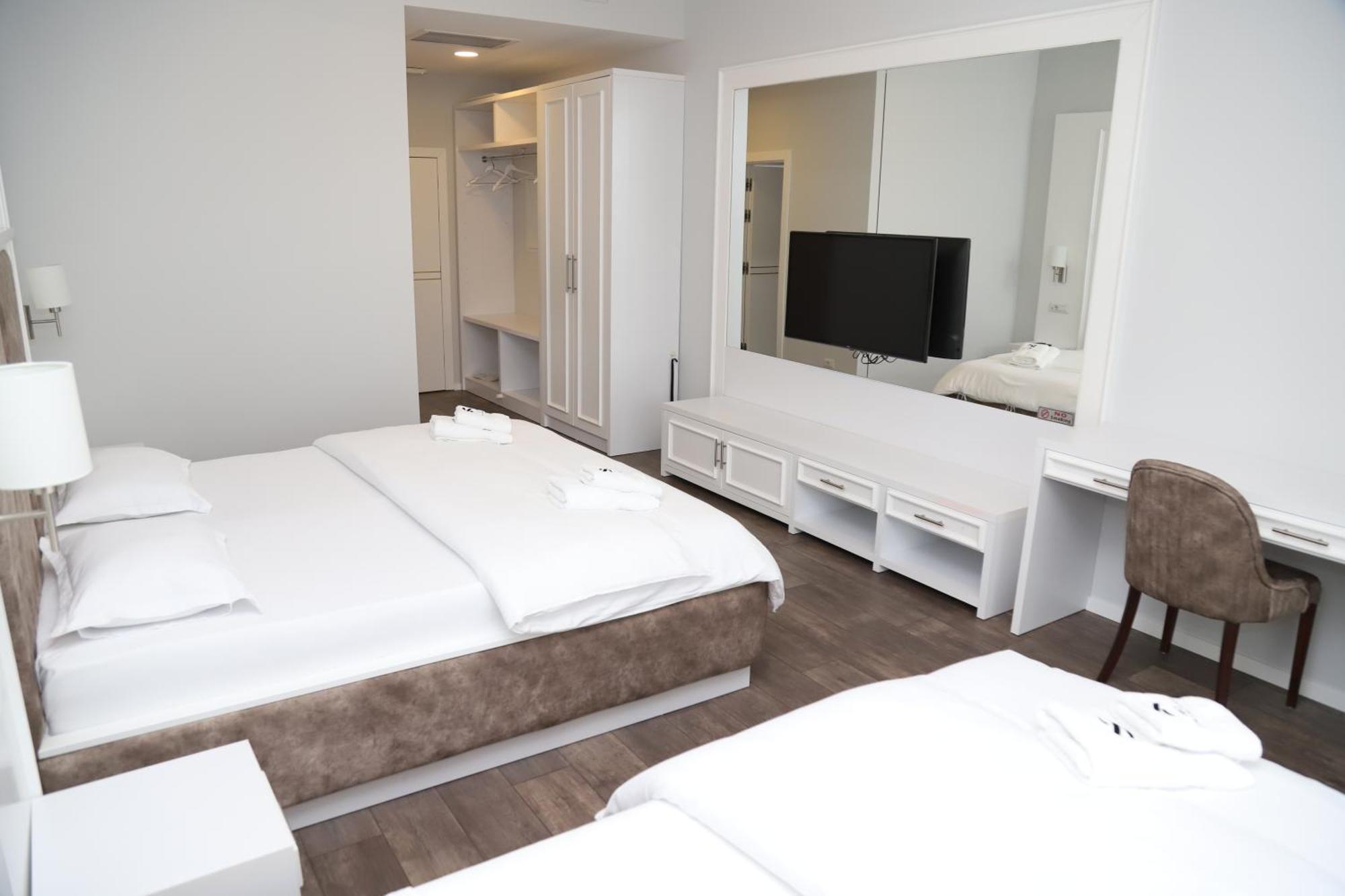 Sky Hotel Prizren Zewnętrze zdjęcie