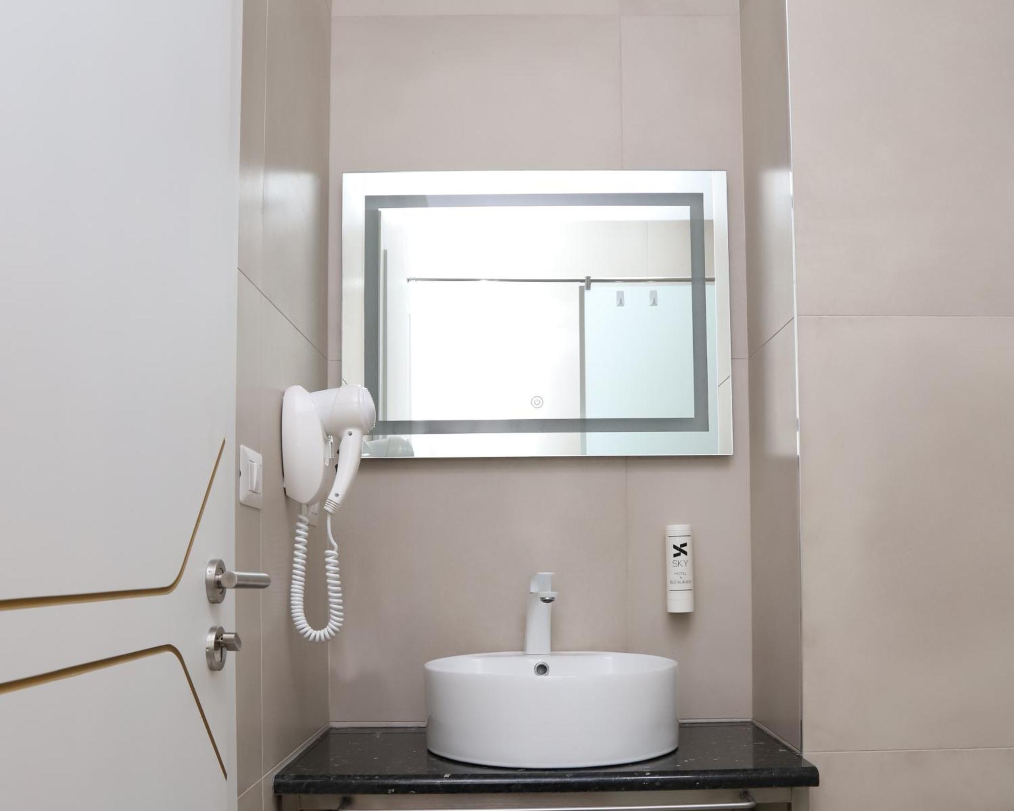Sky Hotel Prizren Zewnętrze zdjęcie
