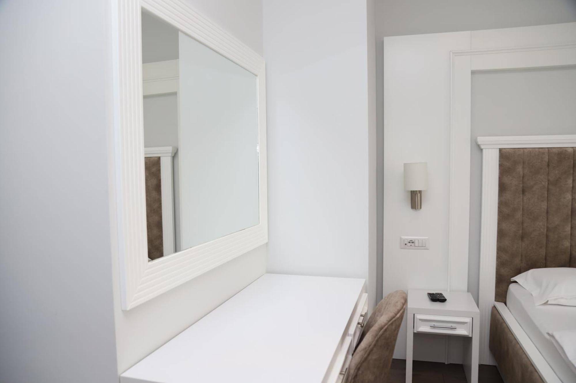 Sky Hotel Prizren Zewnętrze zdjęcie